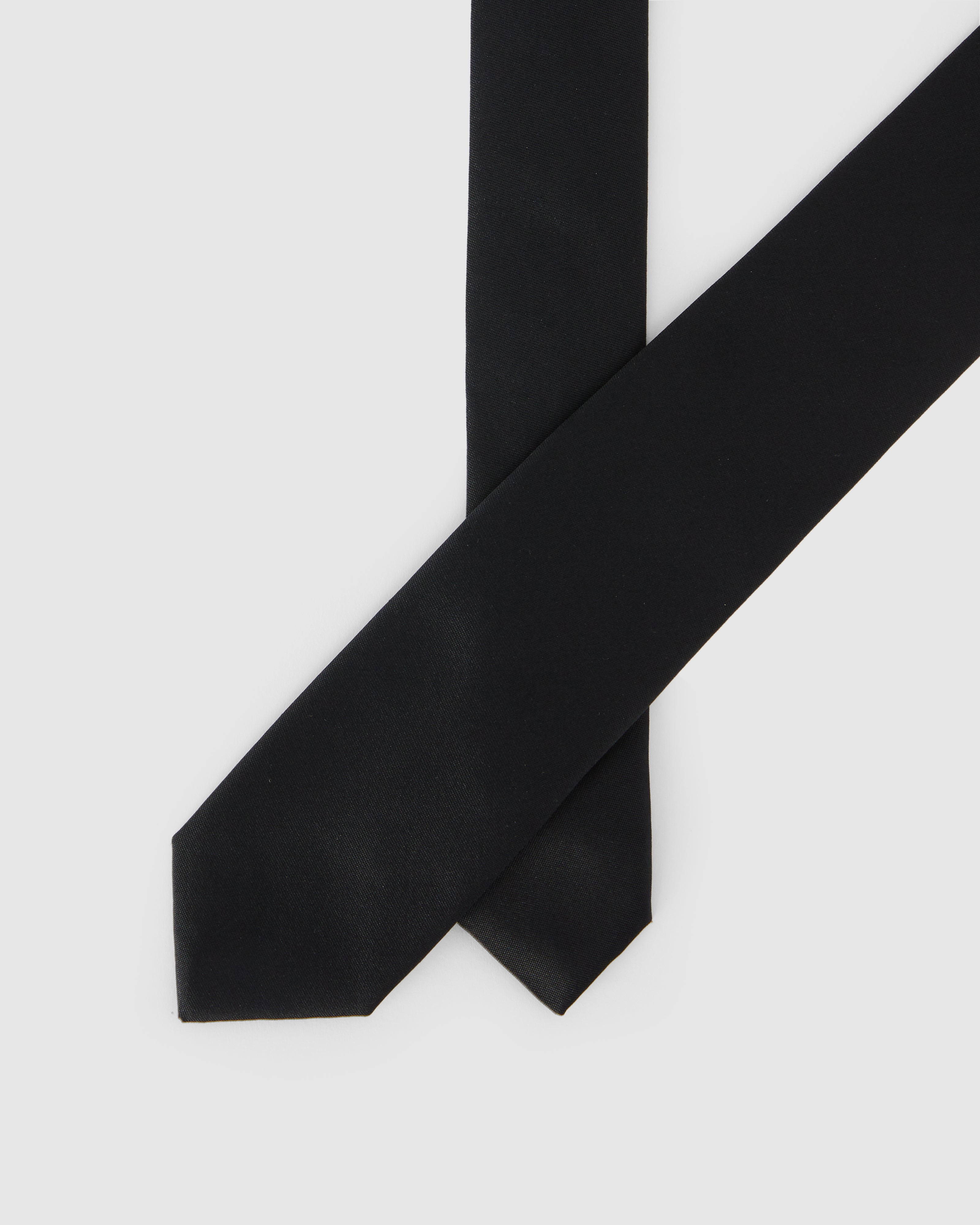 Cravatta nera in seta con logo