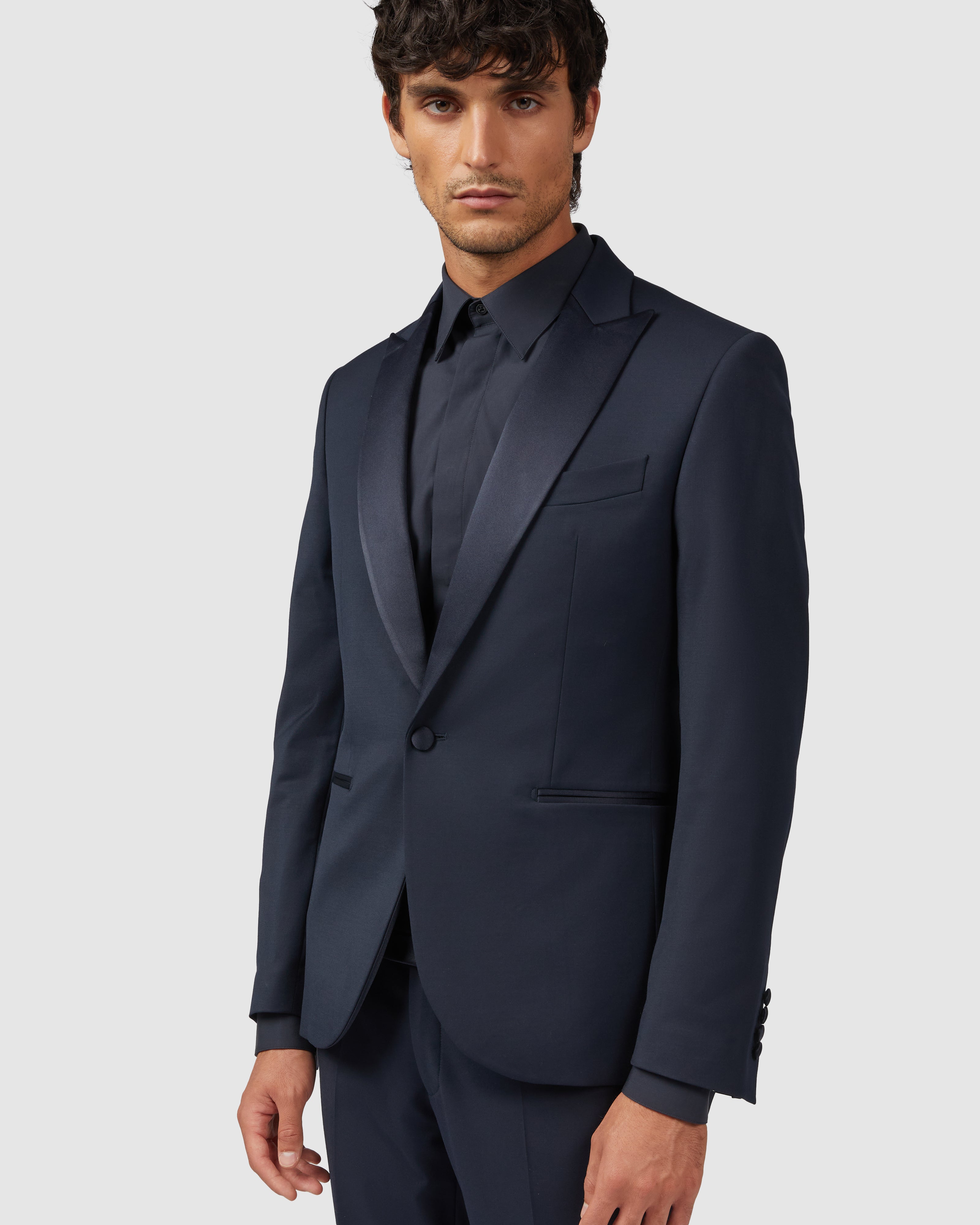 Abito smoking comfort blu con collo a lancia