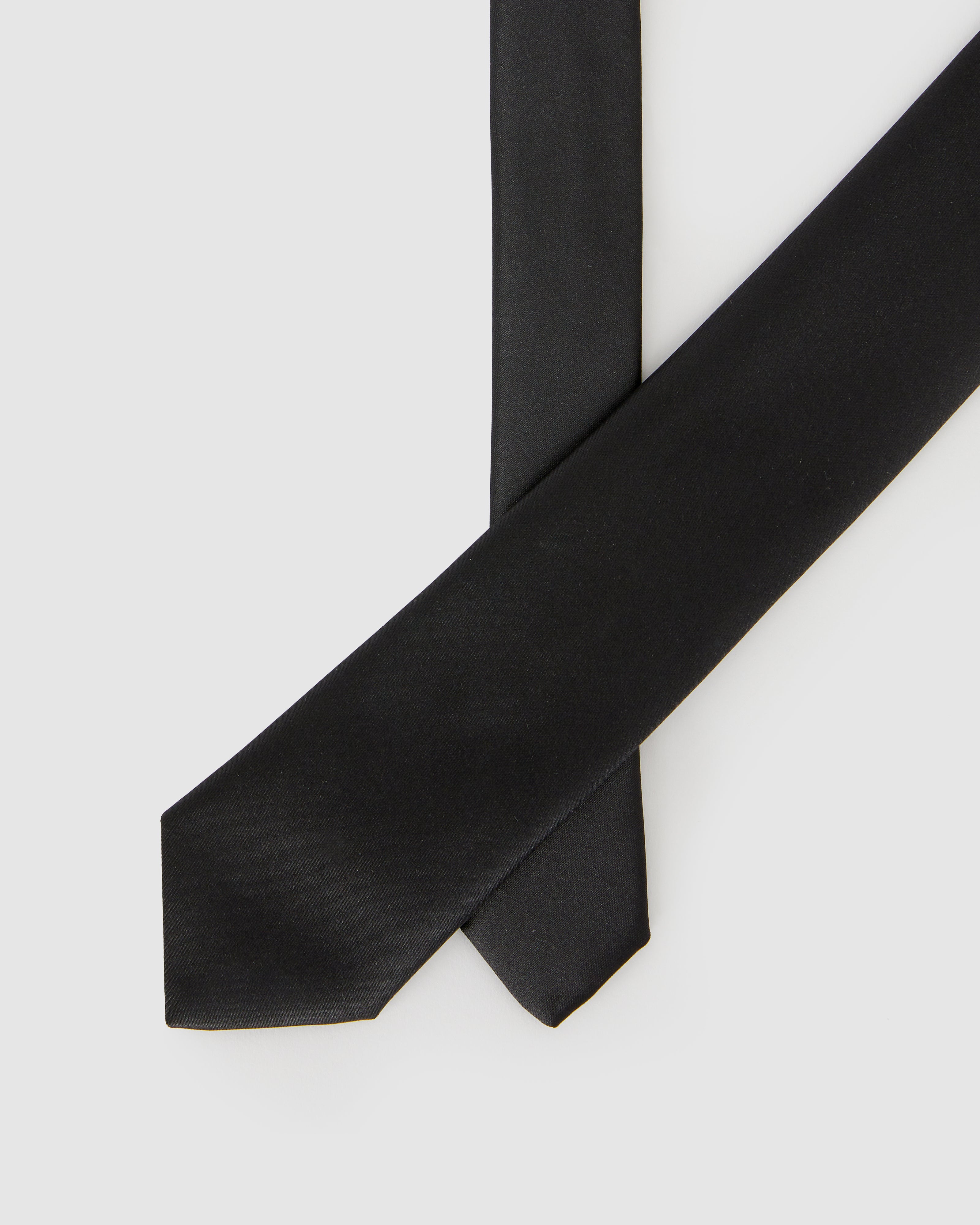 Cravatta nera in satin