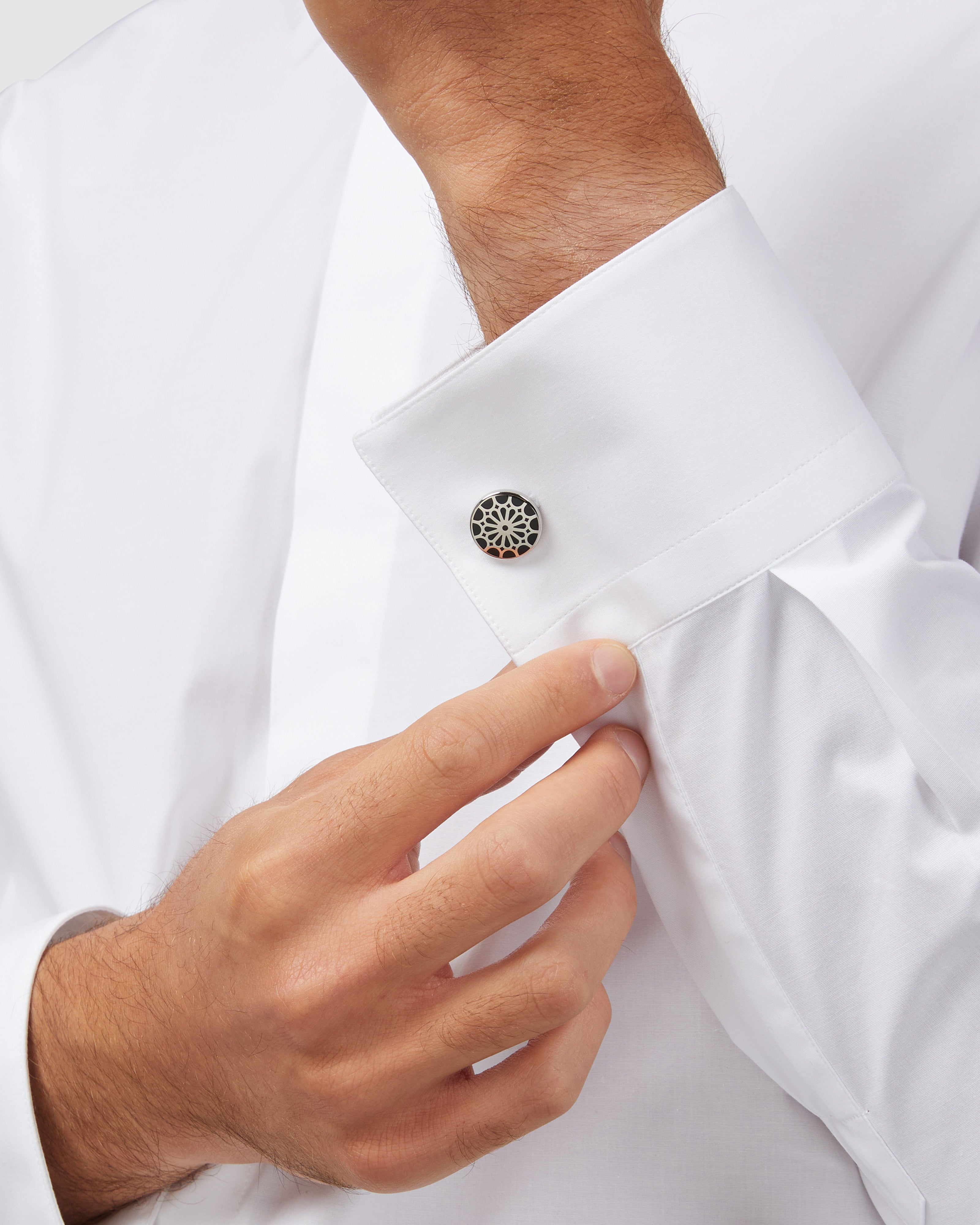 Boutons de manchette avec motif floral émaillé noir