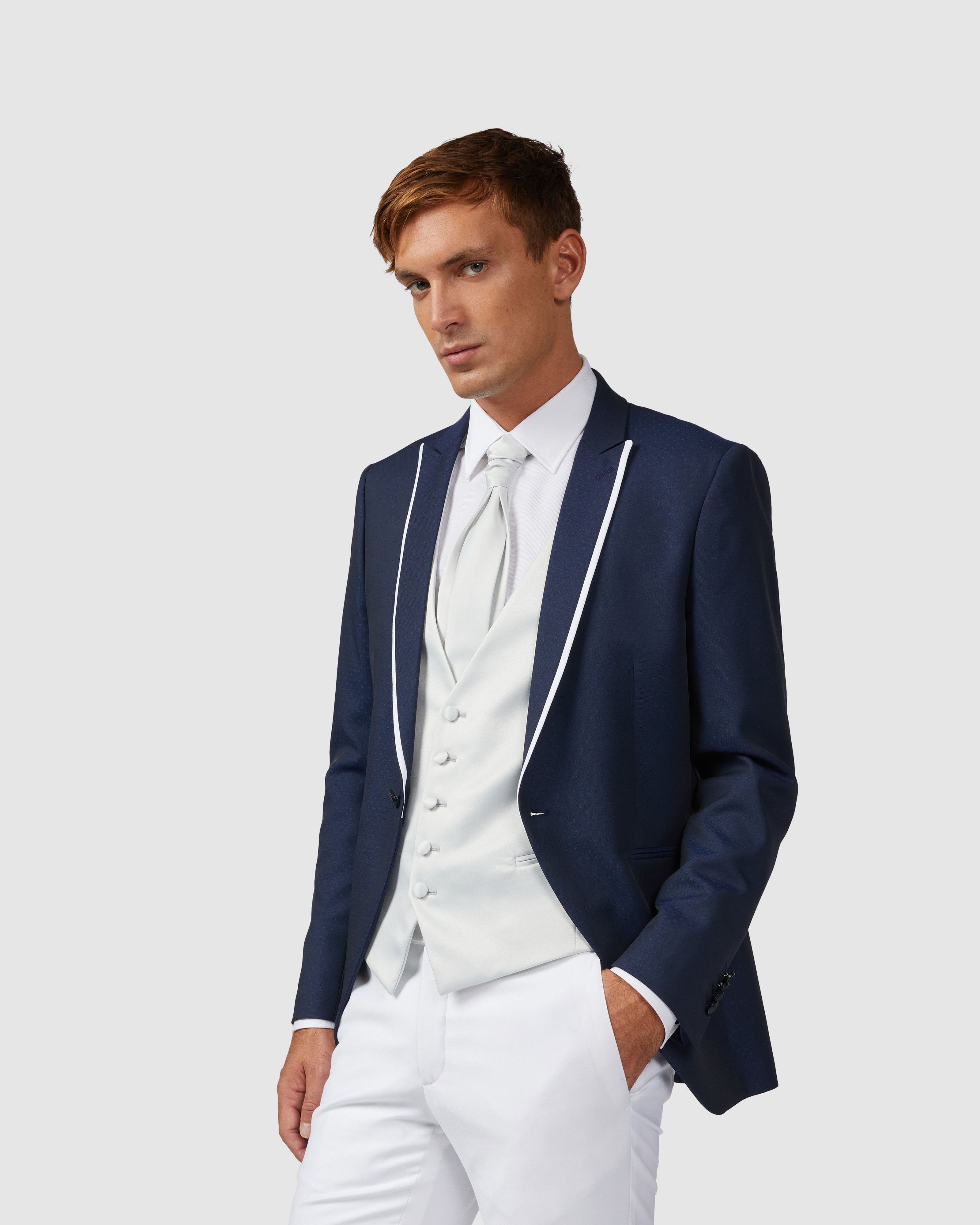 Traje 4 piezas azul con rever vivos contraste