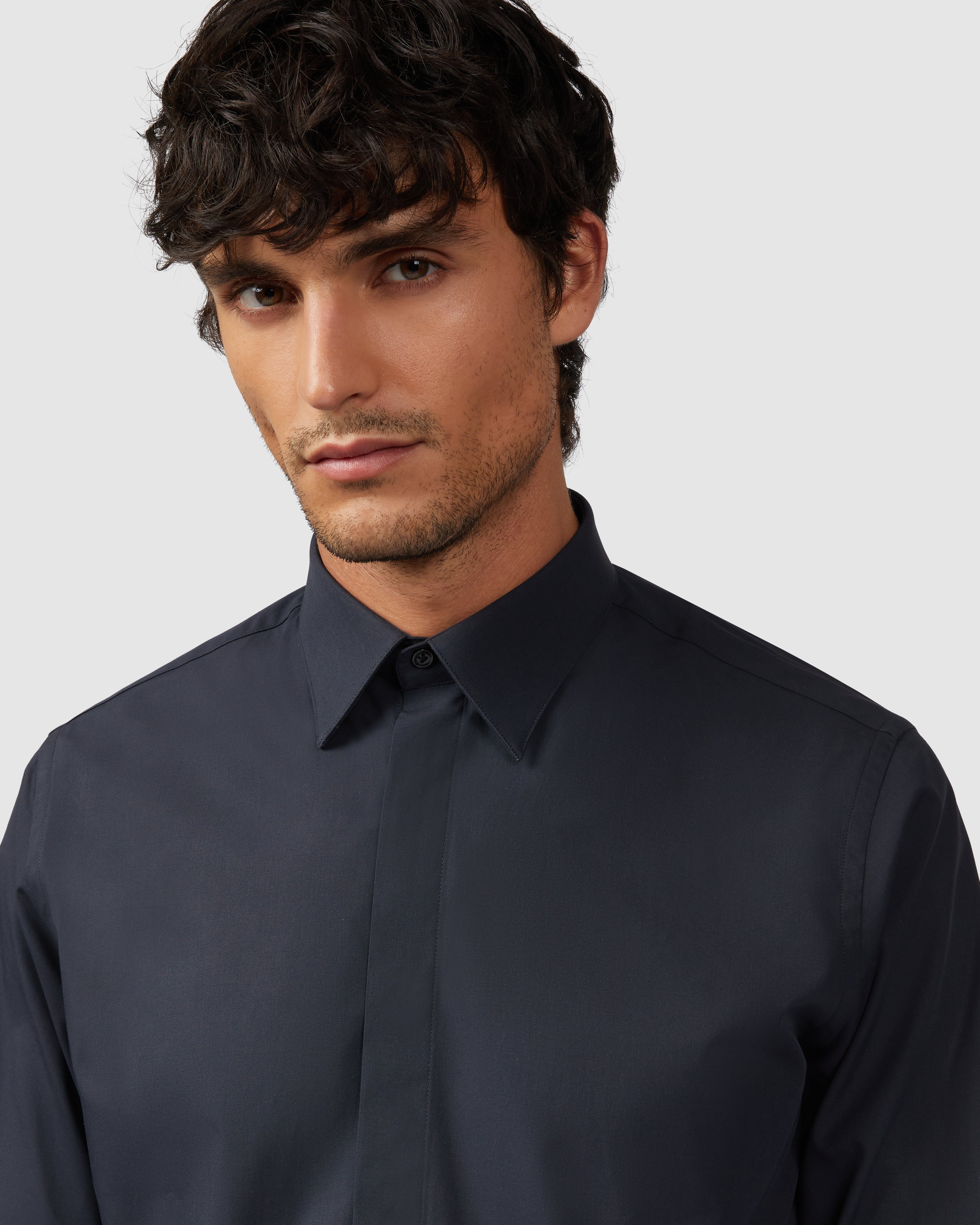 Camicia blu scuro in popeline comfort con collo italiano