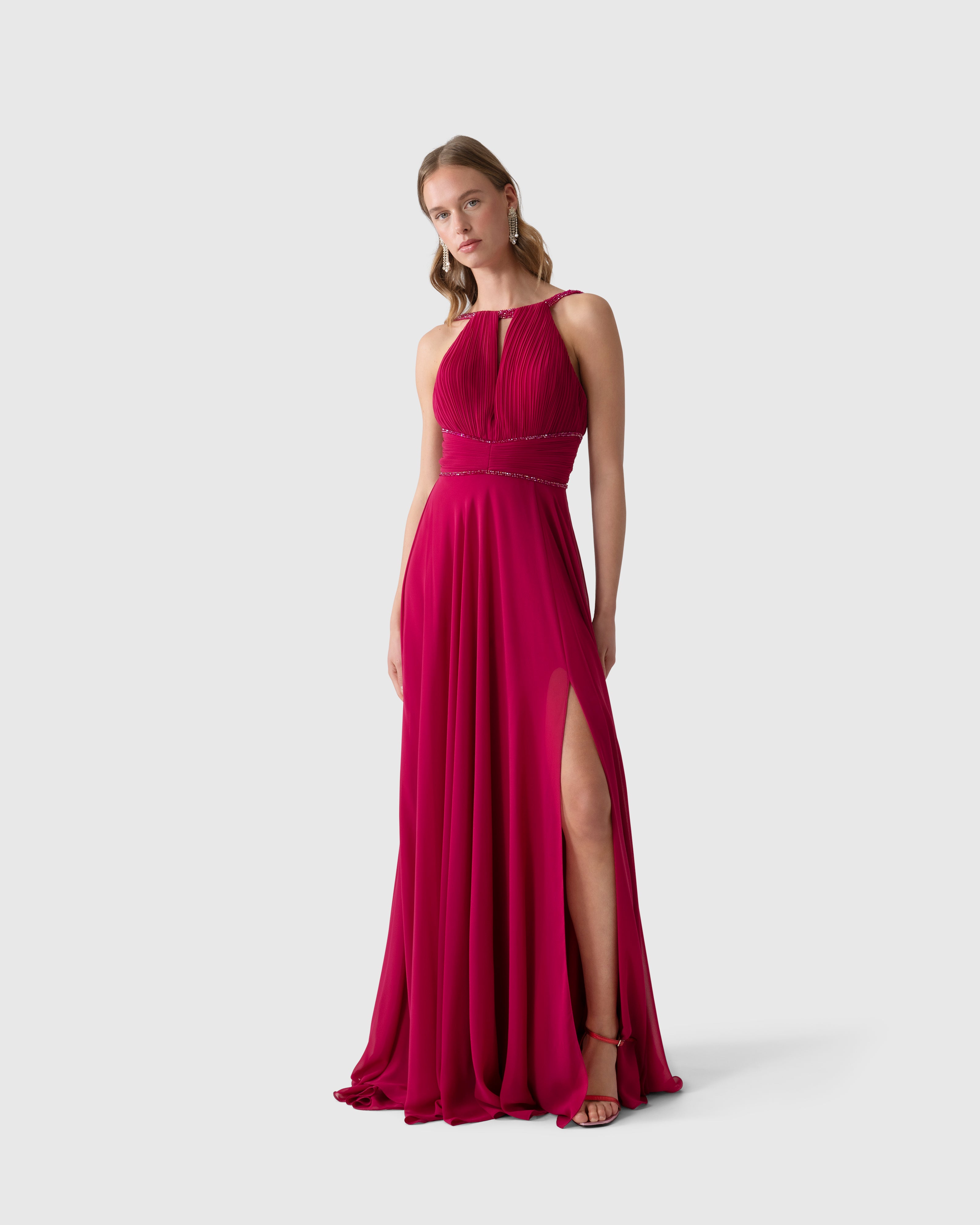 Robe longue ajustée en georgette magenta avec broderie
