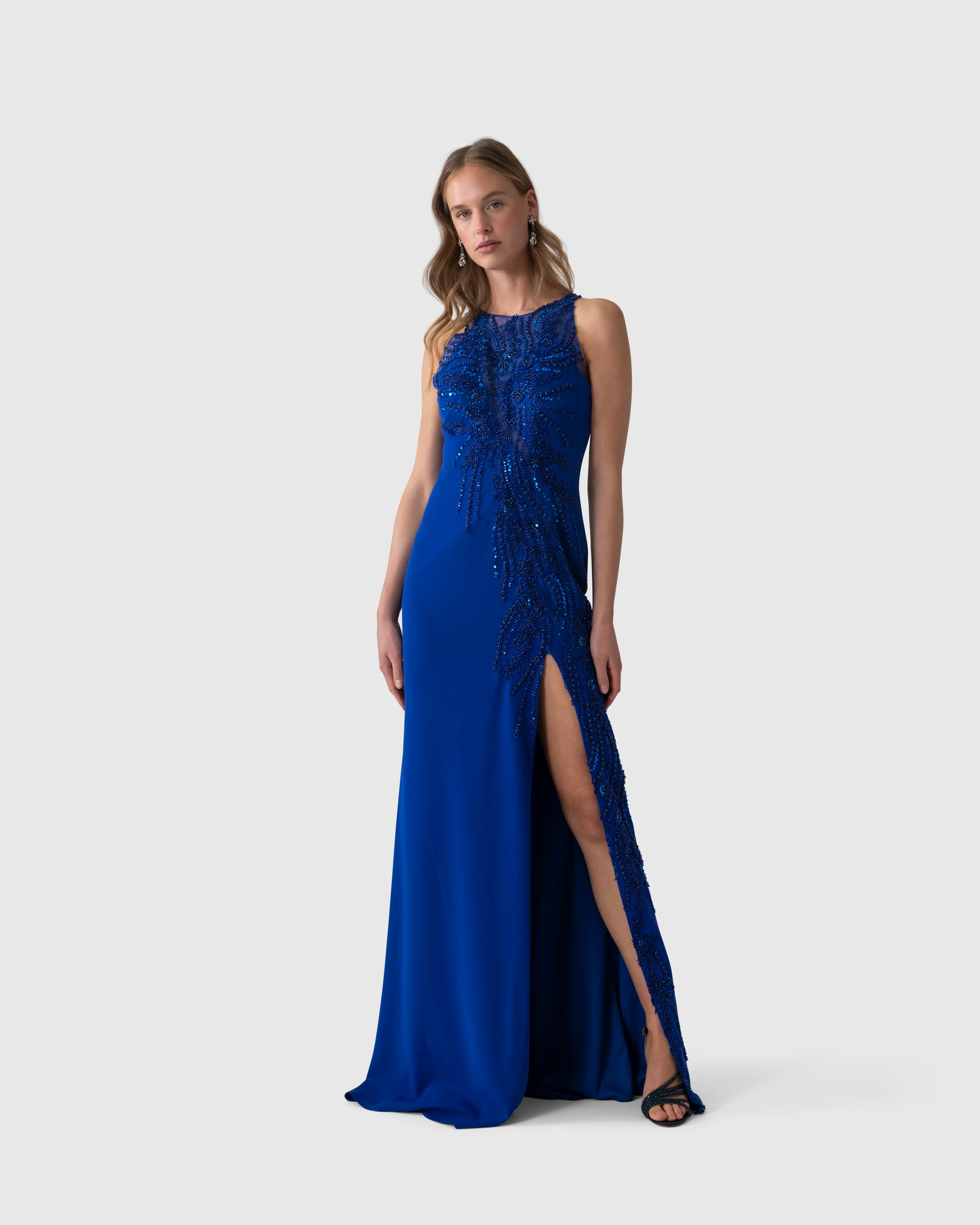 Robe longue ajustée bluette en crêpe avec broderie